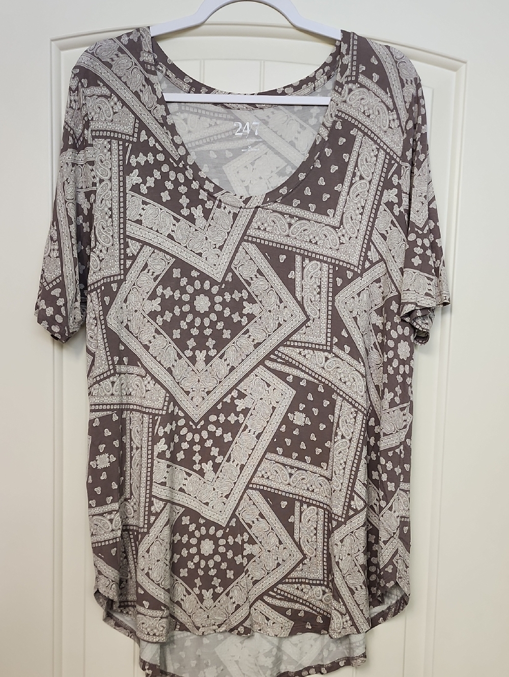 Flowy Taupe & Cream Printed V-Neck Tunic
